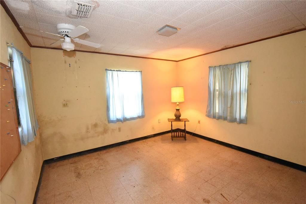 For Sale: $239,900 (3 beds, 1 baths, 1414 Square Feet)