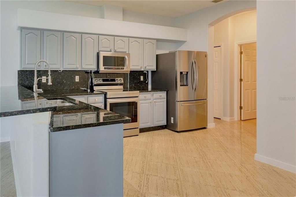 出租: $2,350 (3 贝兹, 2 浴室, 2011 平方英尺)