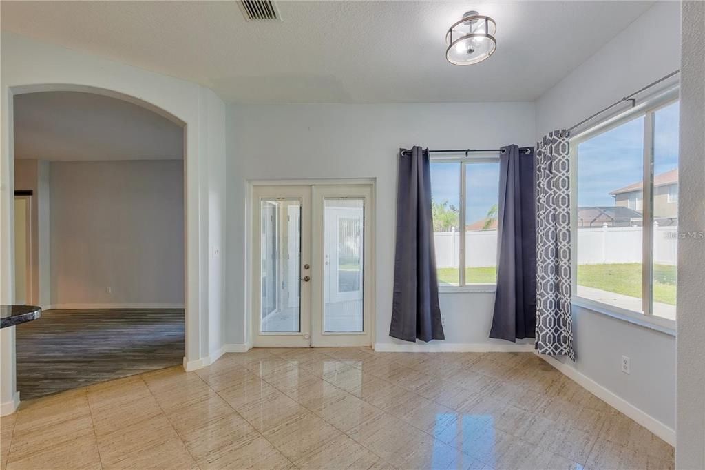 出租: $2,350 (3 贝兹, 2 浴室, 2011 平方英尺)