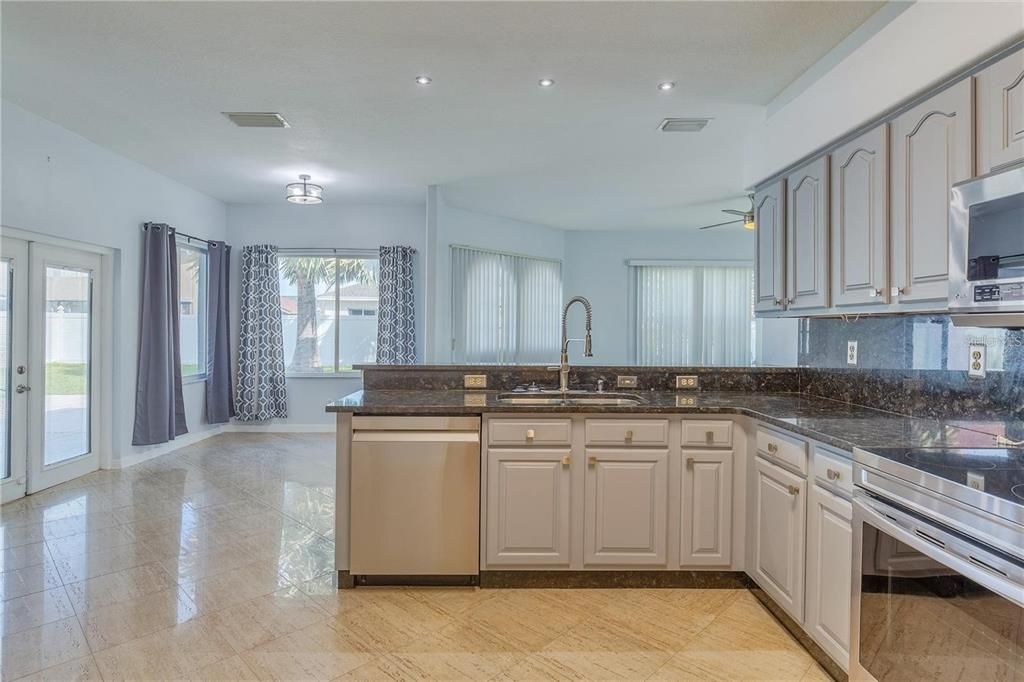 出租: $2,350 (3 贝兹, 2 浴室, 2011 平方英尺)