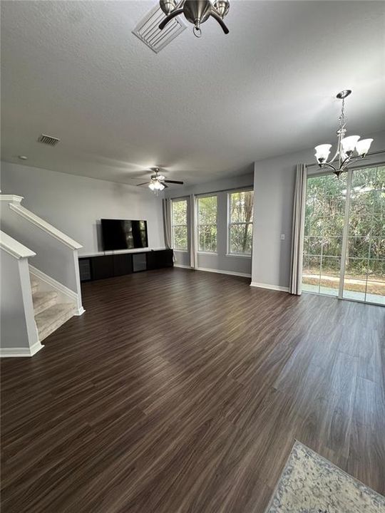 For Rent: $2,100 (3 beds, 2 baths, 1609 Square Feet)