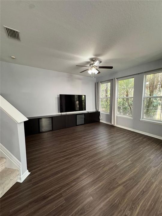 For Rent: $2,100 (3 beds, 2 baths, 1609 Square Feet)