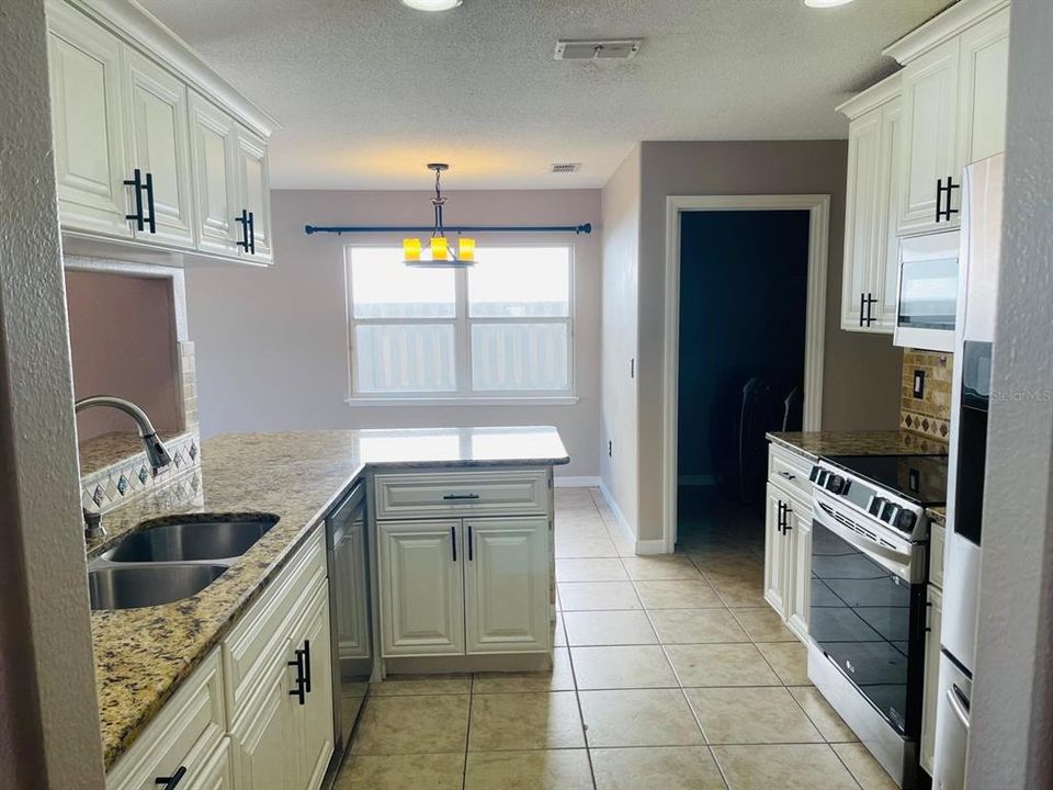 出租: $2,550 (3 贝兹, 2 浴室, 1505 平方英尺)