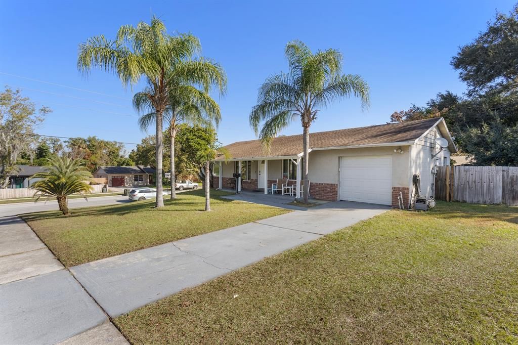 Active With Contract: $305,000 (3 beds, 2 baths, 1066 Square Feet)
