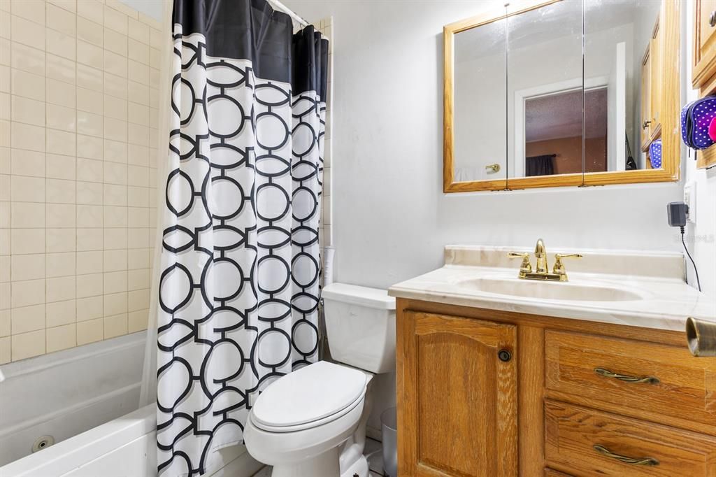 Active With Contract: $305,000 (3 beds, 2 baths, 1066 Square Feet)