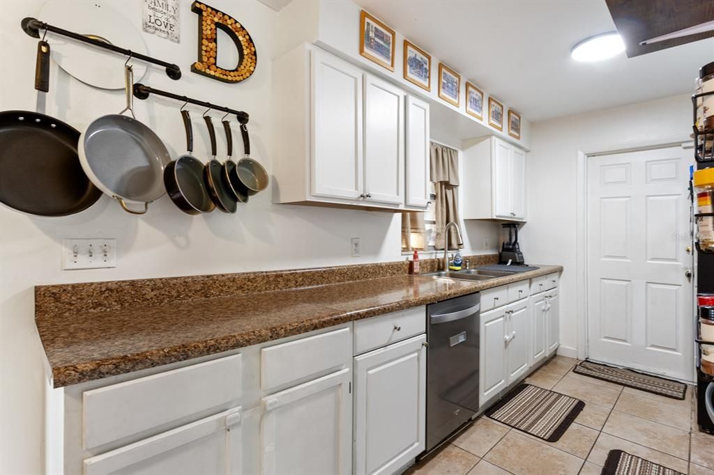 Active With Contract: $305,000 (3 beds, 2 baths, 1066 Square Feet)