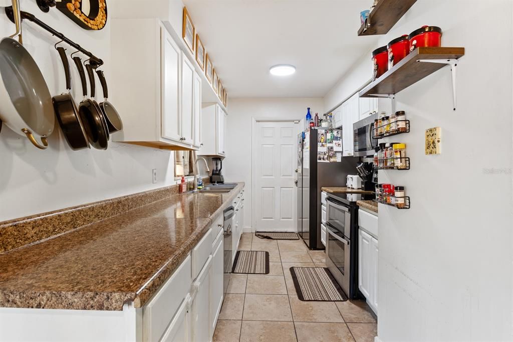 Active With Contract: $305,000 (3 beds, 2 baths, 1066 Square Feet)