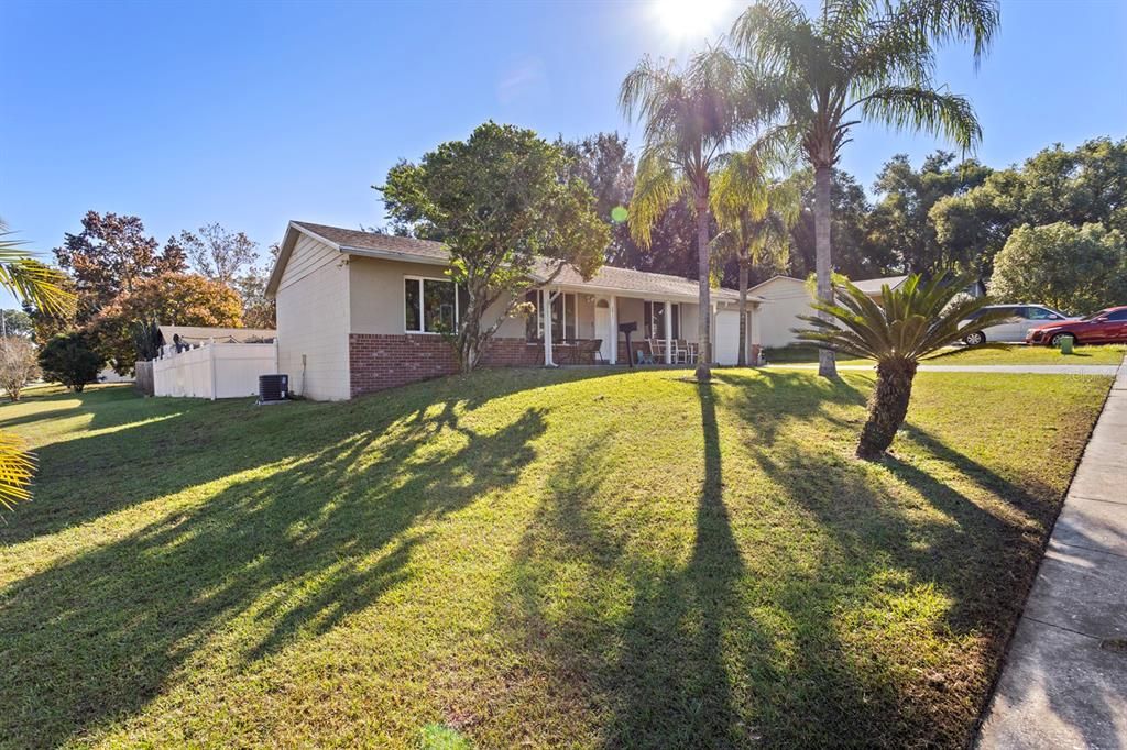 Active With Contract: $305,000 (3 beds, 2 baths, 1066 Square Feet)