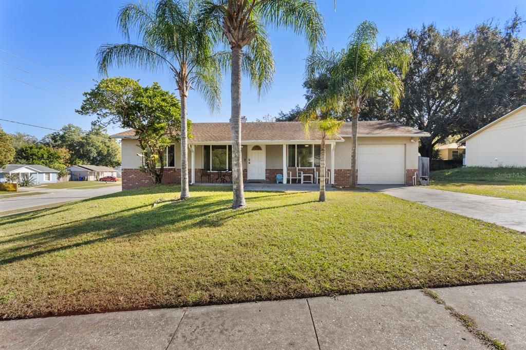 Active With Contract: $305,000 (3 beds, 2 baths, 1066 Square Feet)