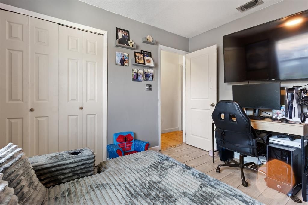Active With Contract: $305,000 (3 beds, 2 baths, 1066 Square Feet)
