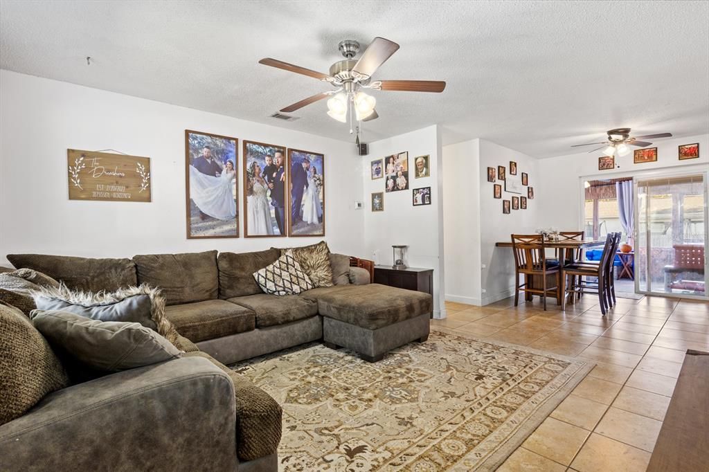 Active With Contract: $305,000 (3 beds, 2 baths, 1066 Square Feet)