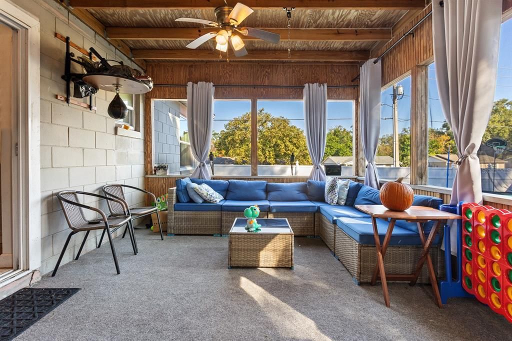 Active With Contract: $305,000 (3 beds, 2 baths, 1066 Square Feet)