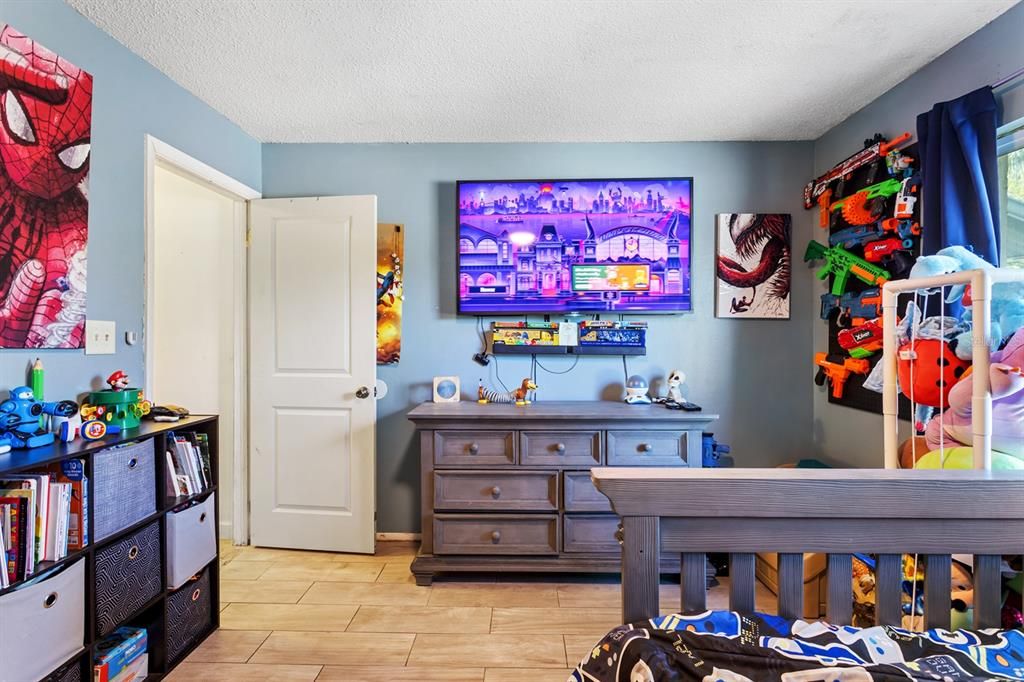 Active With Contract: $305,000 (3 beds, 2 baths, 1066 Square Feet)