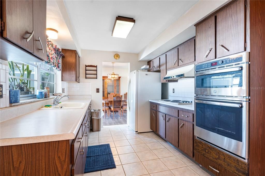 For Sale: $515,000 (3 beds, 2 baths, 1620 Square Feet)