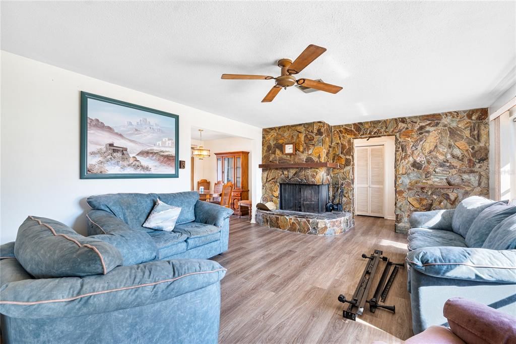 For Sale: $515,000 (3 beds, 2 baths, 1620 Square Feet)