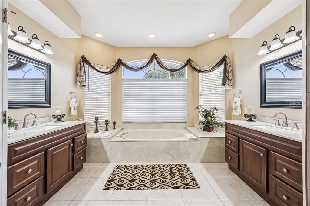 For Sale: $798,000 (5 beds, 3 baths, 3132 Square Feet)