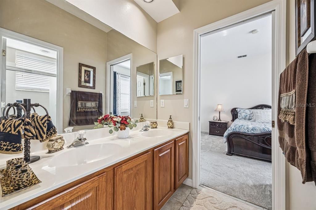 For Sale: $798,000 (5 beds, 3 baths, 3132 Square Feet)