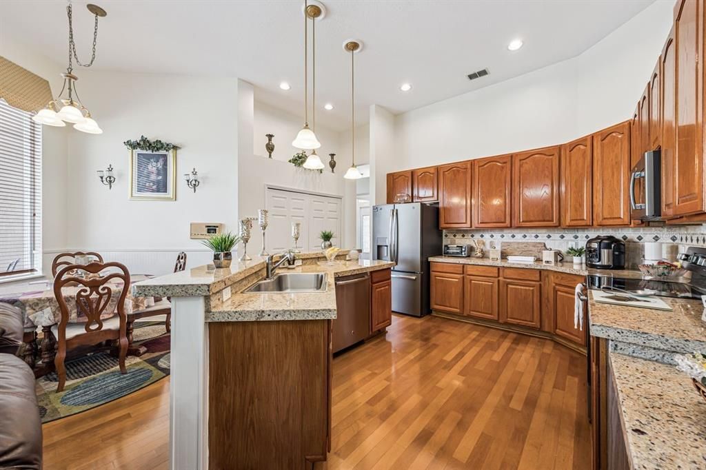 For Sale: $798,000 (5 beds, 3 baths, 3132 Square Feet)