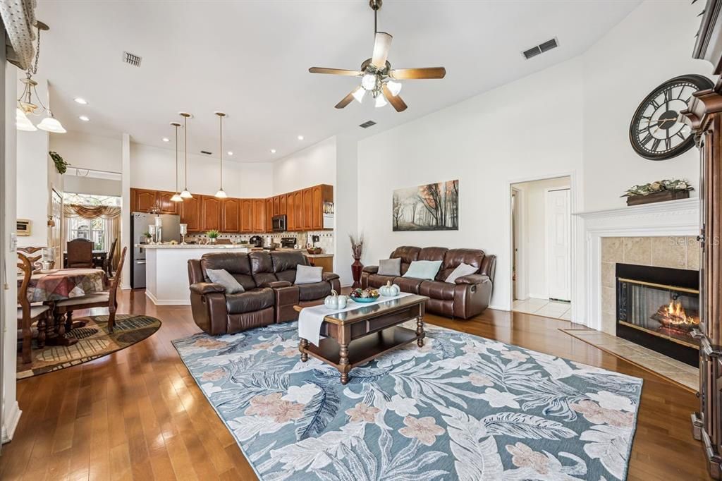 For Sale: $798,000 (5 beds, 3 baths, 3132 Square Feet)