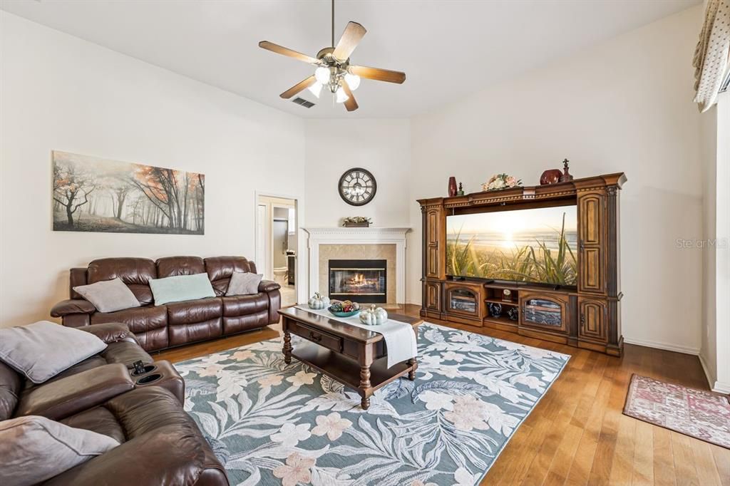 For Sale: $798,000 (5 beds, 3 baths, 3132 Square Feet)