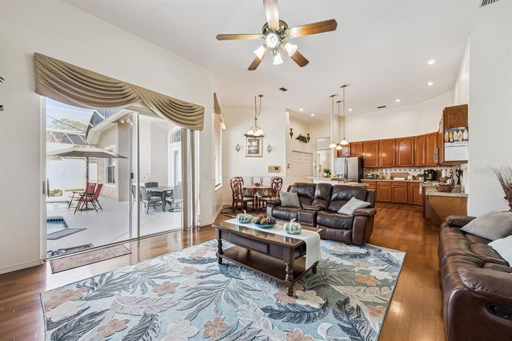 For Sale: $798,000 (5 beds, 3 baths, 3132 Square Feet)