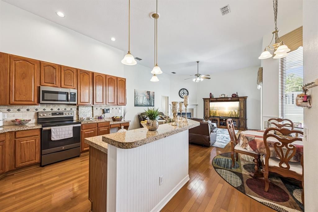 For Sale: $798,000 (5 beds, 3 baths, 3132 Square Feet)