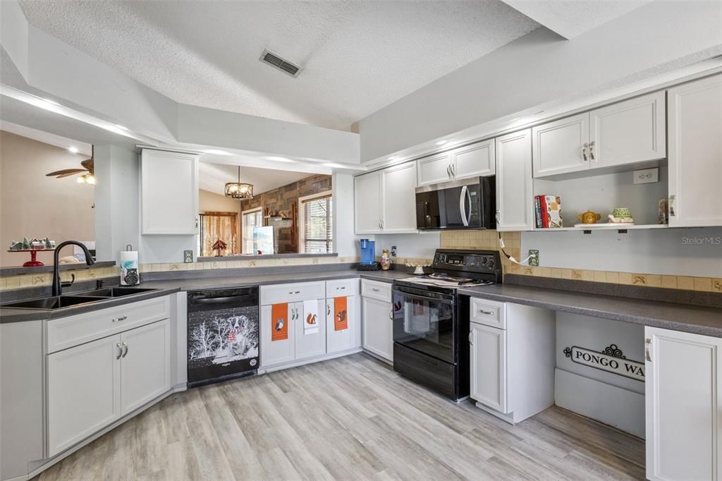 En Venta: $519,900 (3 camas, 2 baños, 1864 Pies cuadrados)