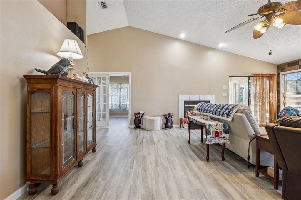 En Venta: $519,900 (3 camas, 2 baños, 1864 Pies cuadrados)