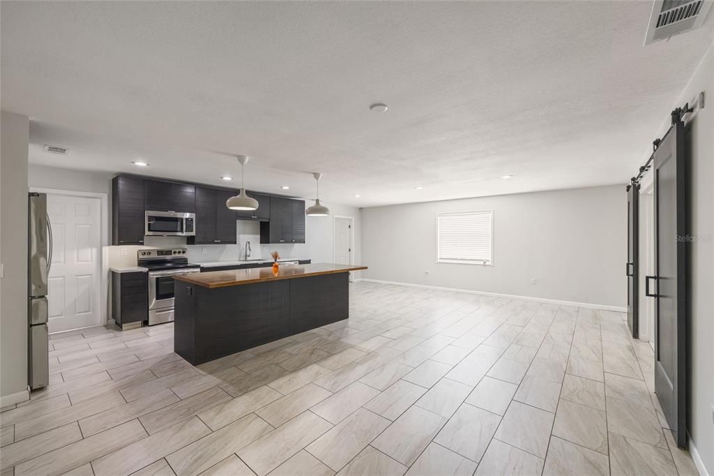 For Rent: $2,850 (3 beds, 2 baths, 2042 Square Feet)