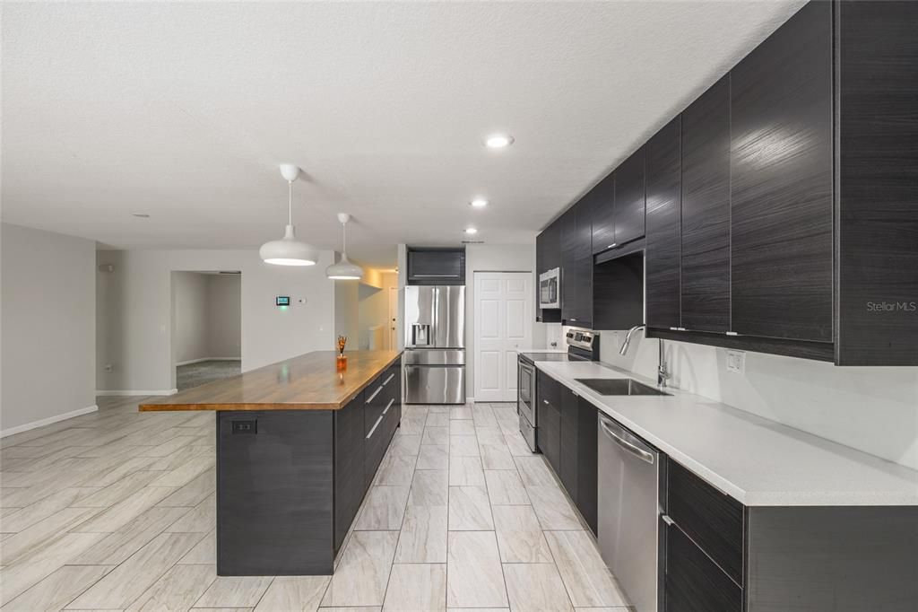 For Rent: $2,850 (3 beds, 2 baths, 2042 Square Feet)