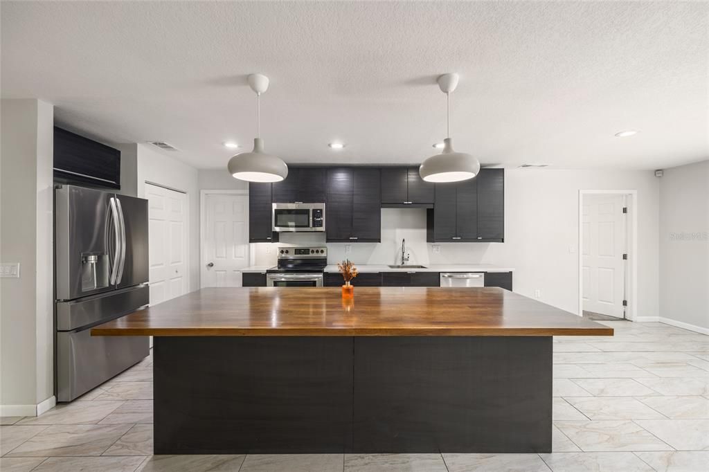 For Rent: $2,850 (3 beds, 2 baths, 2042 Square Feet)