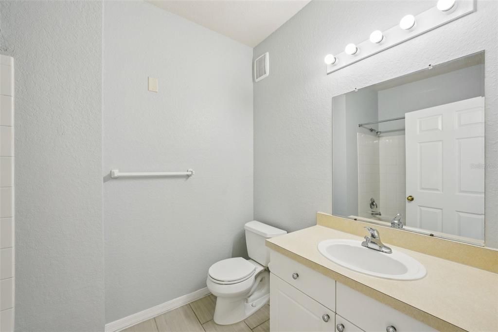 На продажу: $179,900 (3 спален, 2 ванн, 1429 Квадратных фут)