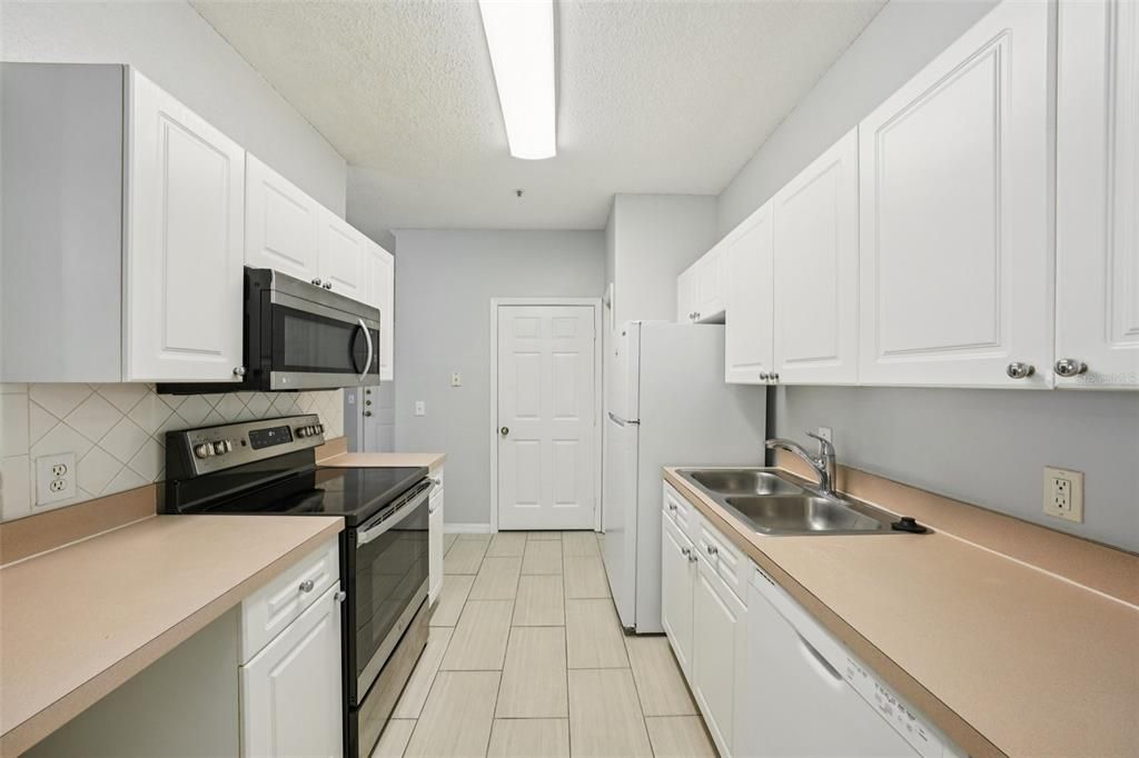 На продажу: $179,900 (3 спален, 2 ванн, 1429 Квадратных фут)