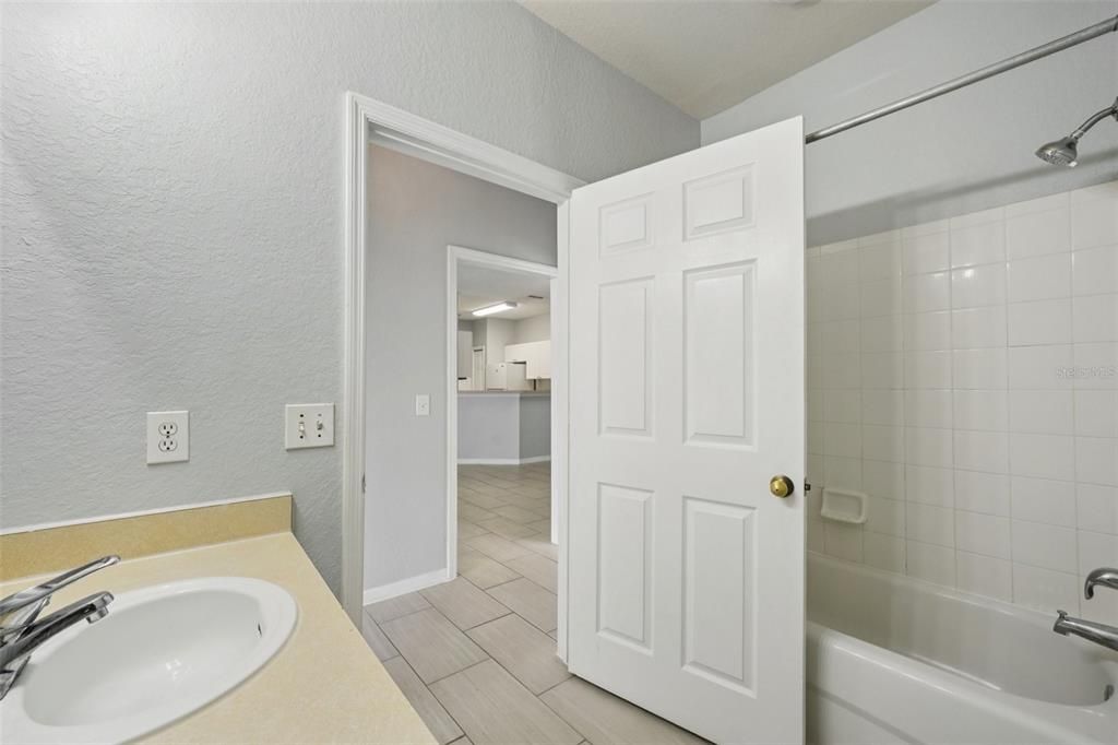 На продажу: $179,900 (3 спален, 2 ванн, 1429 Квадратных фут)