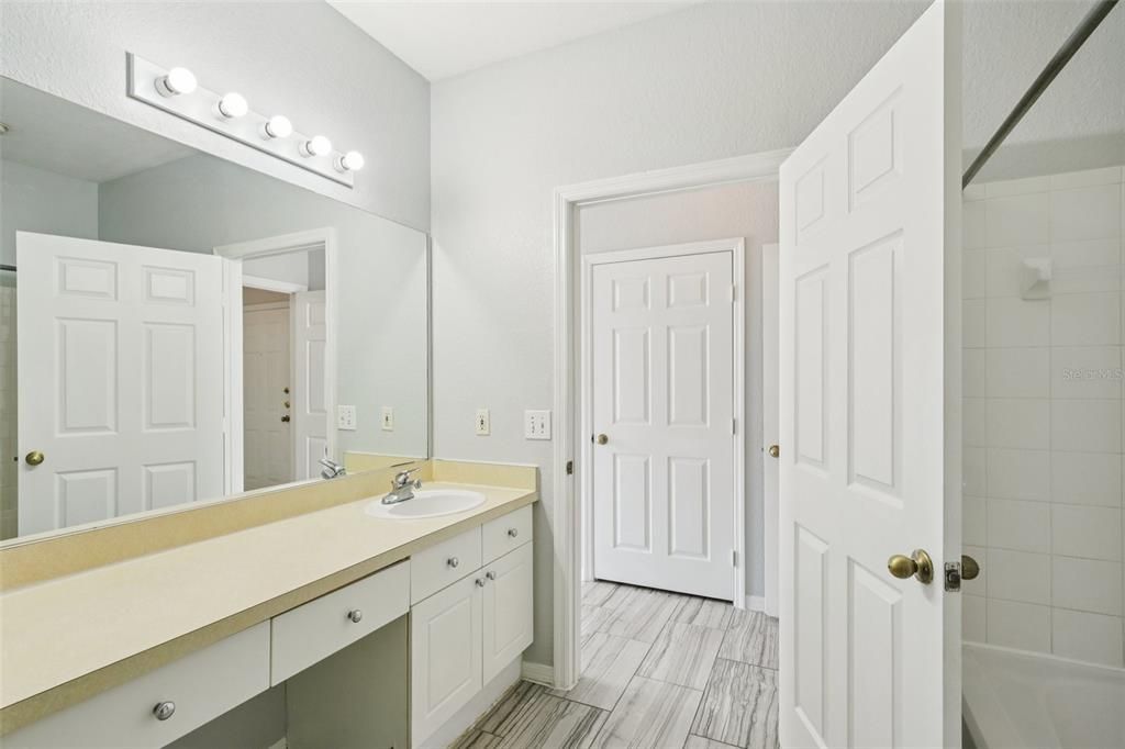 На продажу: $179,900 (3 спален, 2 ванн, 1429 Квадратных фут)