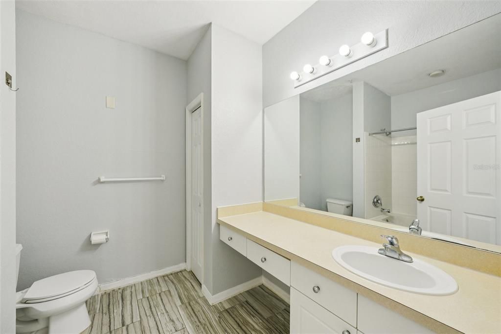 На продажу: $179,900 (3 спален, 2 ванн, 1429 Квадратных фут)