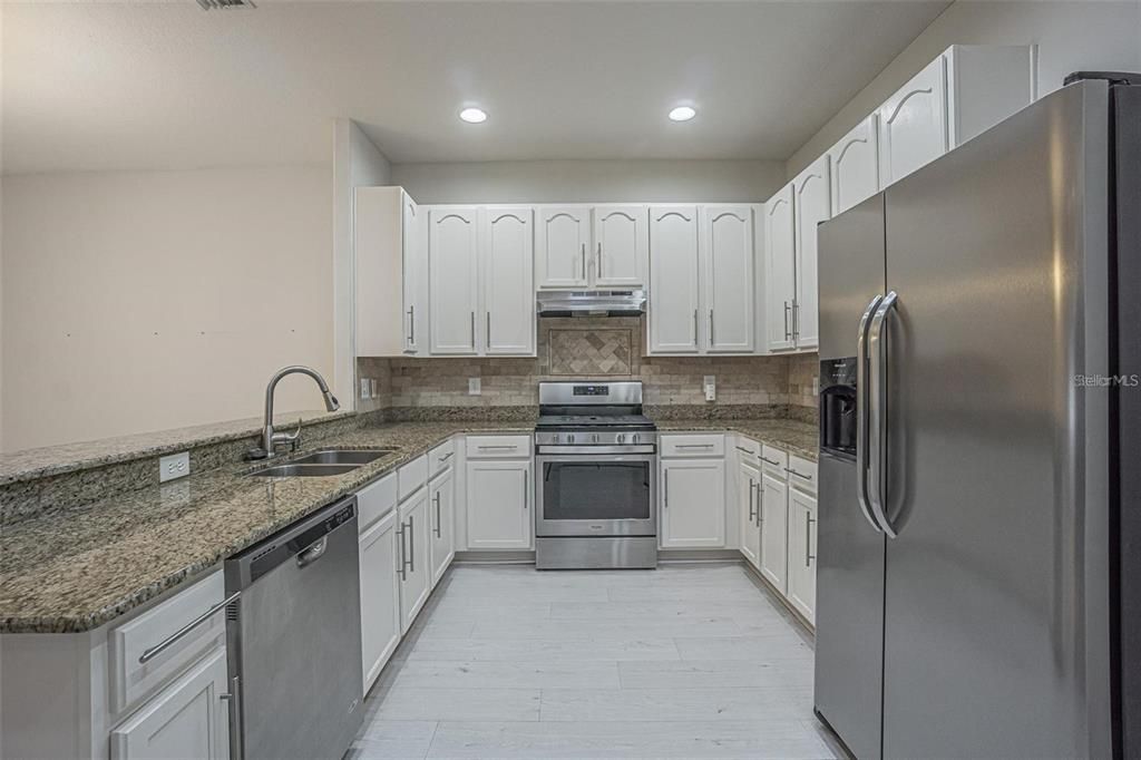 For Rent: $2,100 (2 beds, 2 baths, 1703 Square Feet)