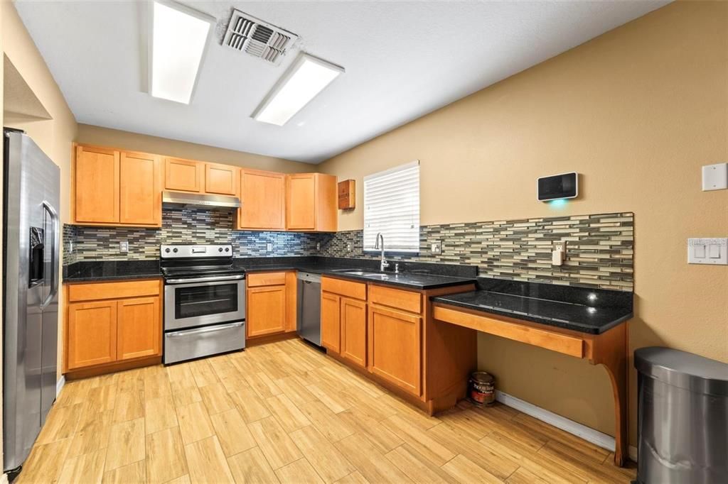 В аренду: $2,000 (3 спален, 2 ванн, 1360 Квадратных фут)