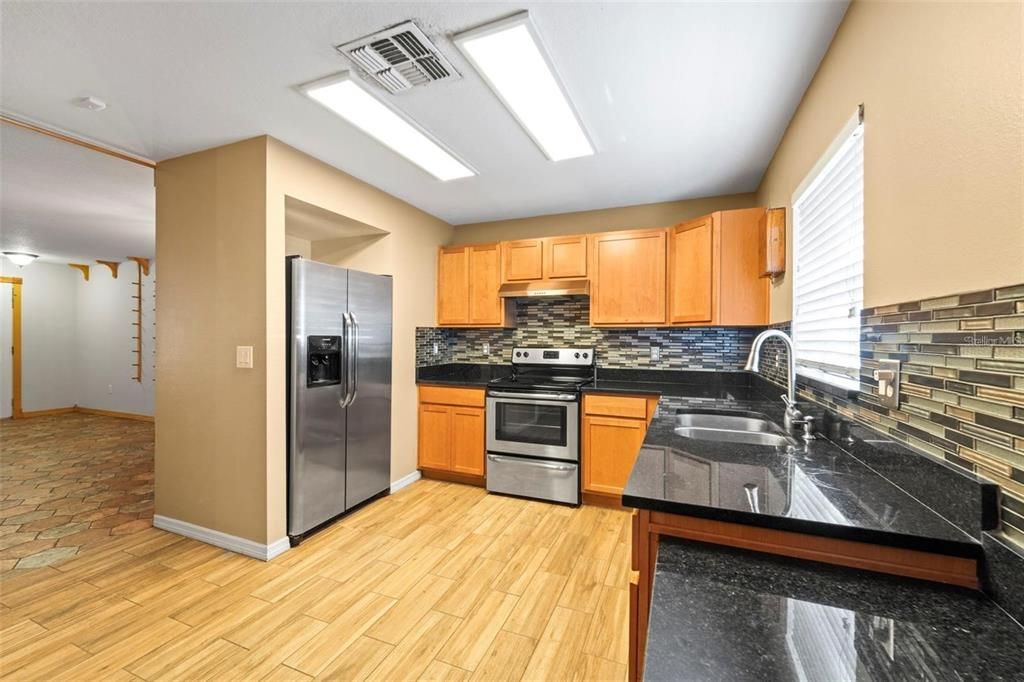 В аренду: $2,000 (3 спален, 2 ванн, 1360 Квадратных фут)