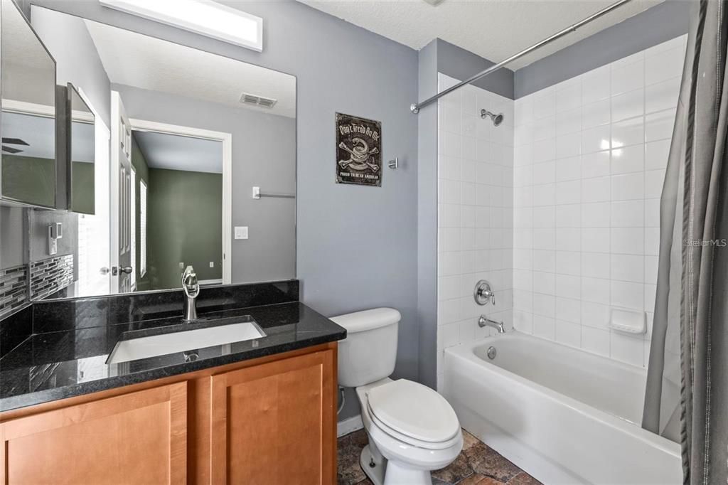 В аренду: $2,000 (3 спален, 2 ванн, 1360 Квадратных фут)