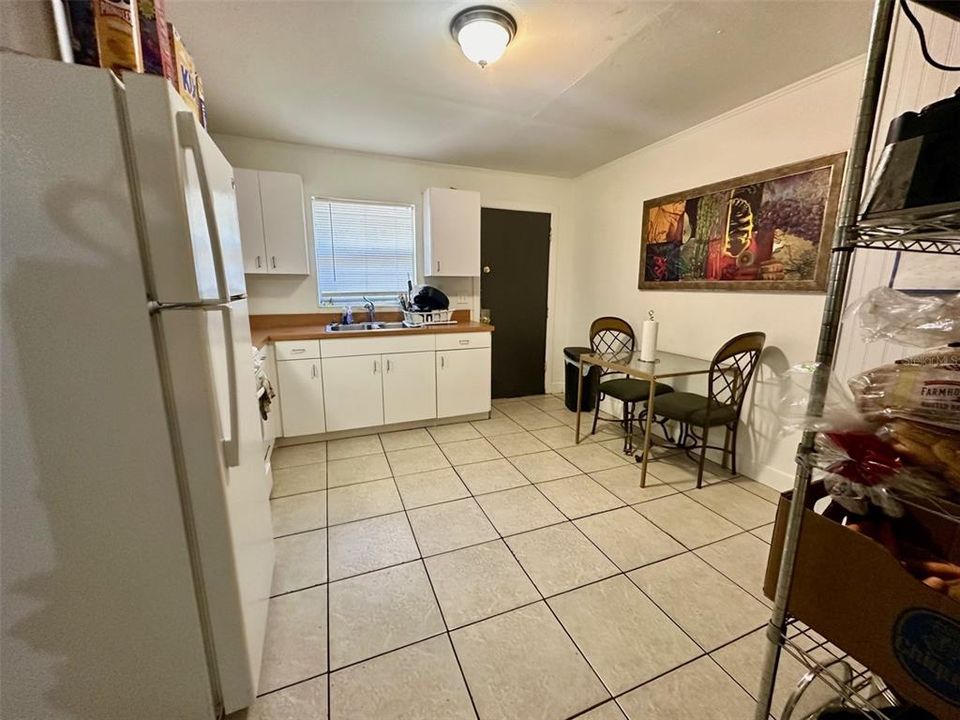 For Rent: $1,325 (3 beds, 1 baths, 965 Square Feet)