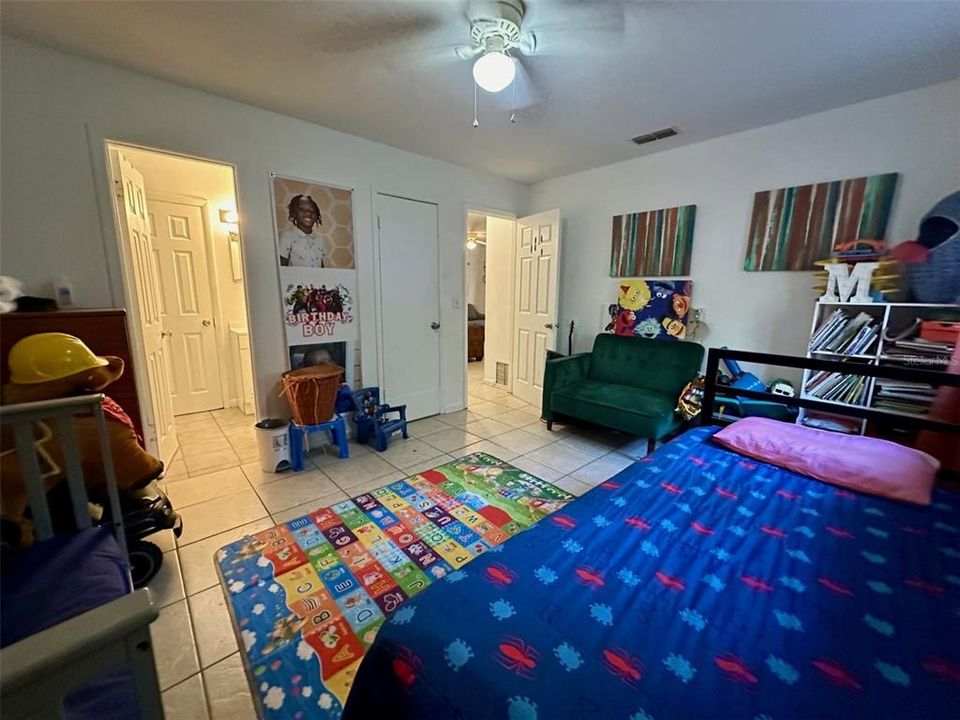 For Rent: $1,325 (3 beds, 1 baths, 965 Square Feet)