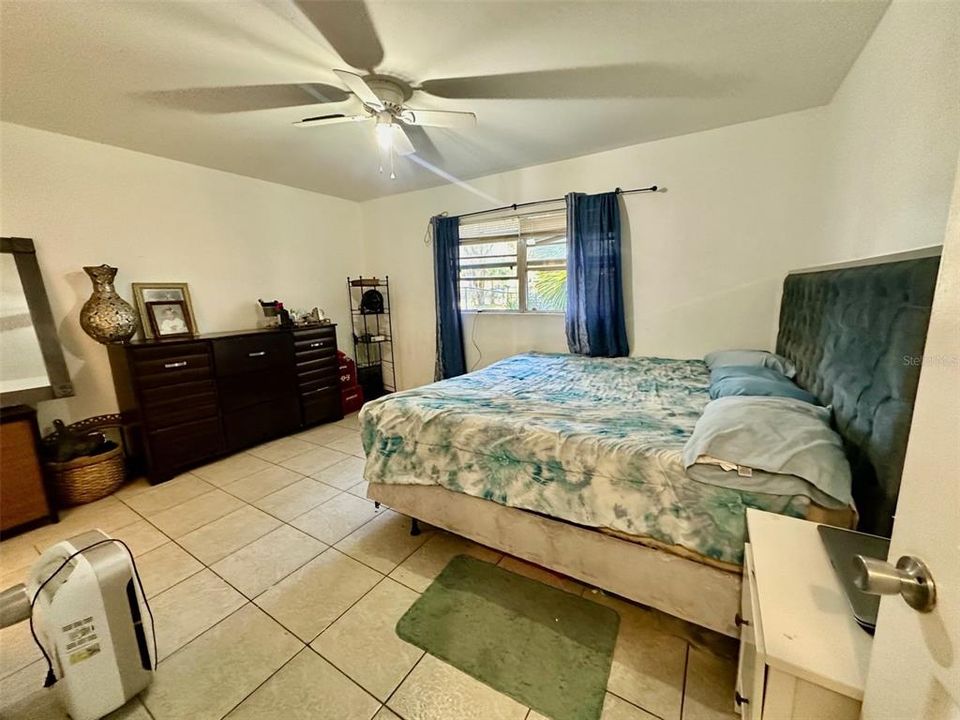 For Rent: $1,325 (3 beds, 1 baths, 965 Square Feet)