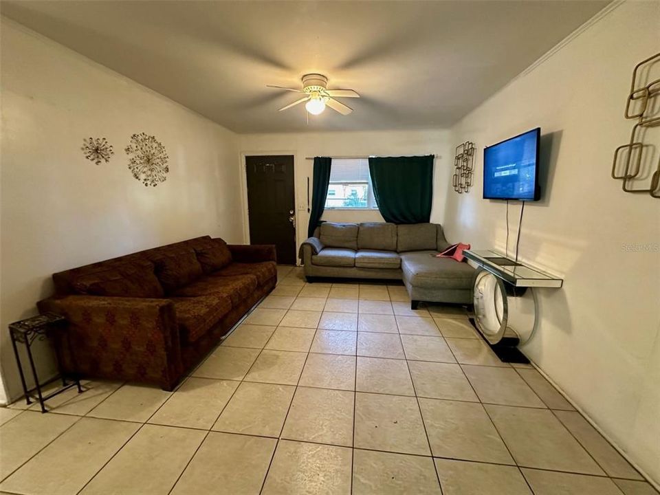 For Rent: $1,325 (3 beds, 1 baths, 965 Square Feet)