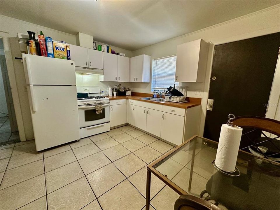 For Rent: $1,325 (3 beds, 1 baths, 965 Square Feet)
