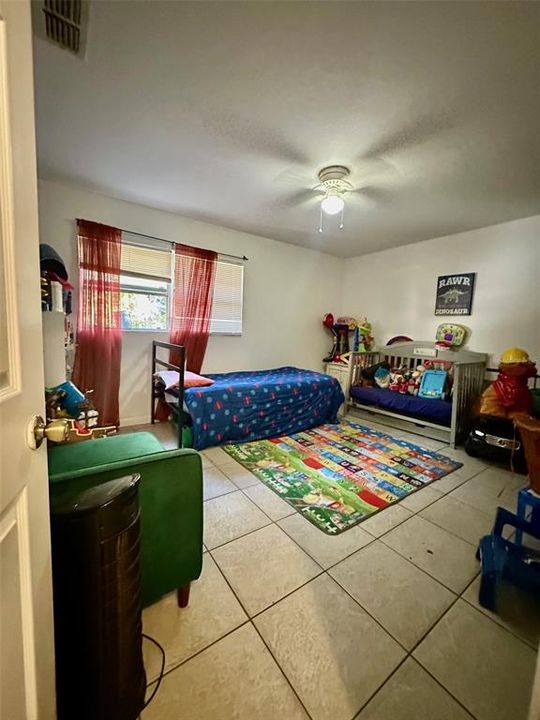 For Rent: $1,325 (3 beds, 1 baths, 965 Square Feet)