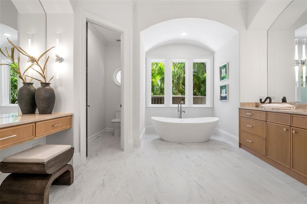 For Sale: $11,995,000 (5 beds, 4 baths, 8125 Square Feet)