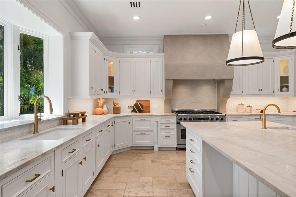 For Sale: $11,995,000 (5 beds, 4 baths, 8125 Square Feet)