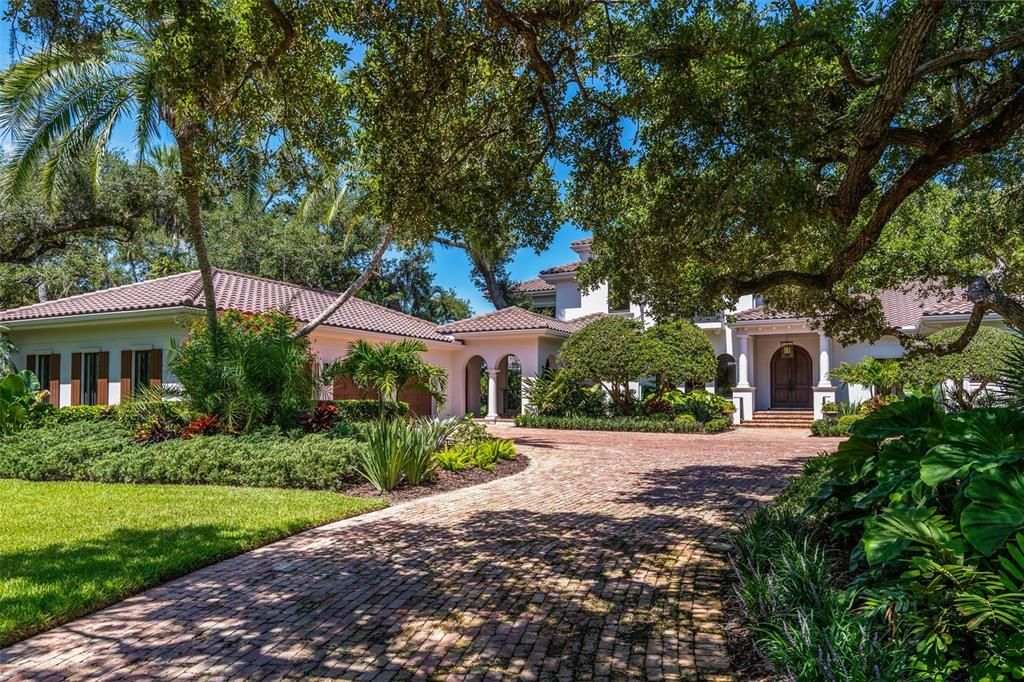 For Sale: $11,995,000 (5 beds, 4 baths, 8125 Square Feet)