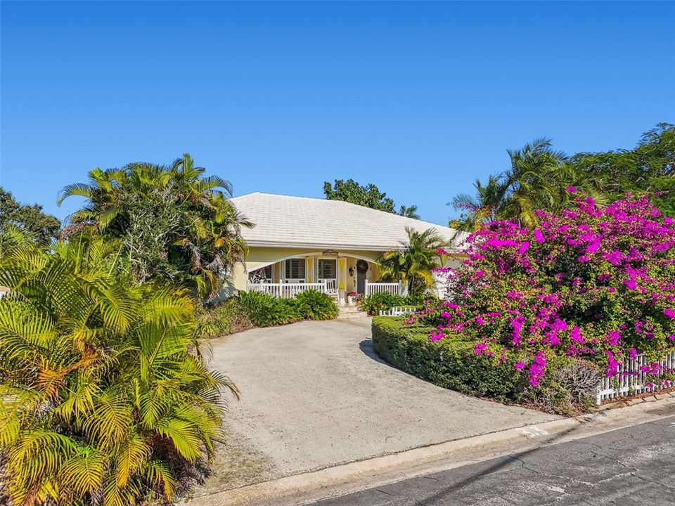 На продажу: $795,000 (3 спален, 2 ванн, 2206 Квадратных фут)